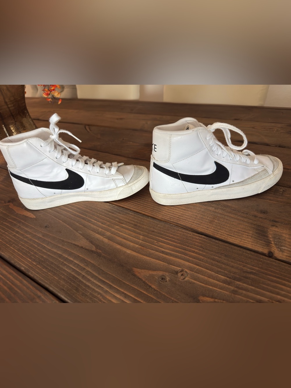 Nike Blazer Mid ‘77 White Black High Top Sneakers Size 7.5 (fits women’s 9)